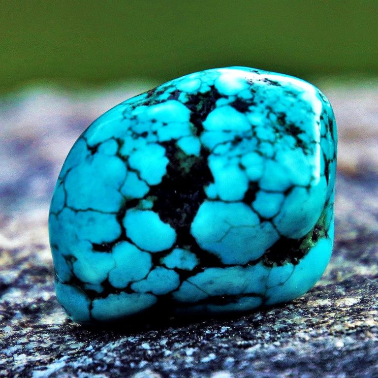 Healing Turquoise Crystals and Stones; Benefits, Uses and Jewelry