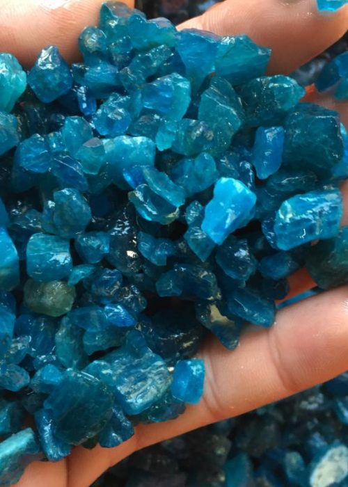 Wholesale-natural-unpolished-quartz-raw-gemstone-blue