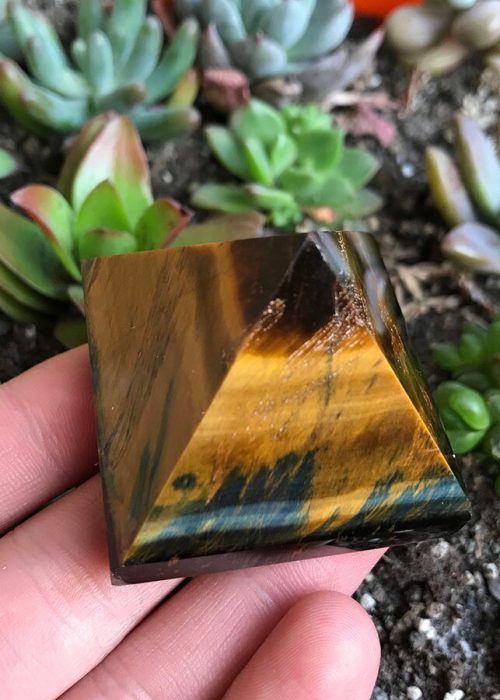 tiger-eye-pyramid